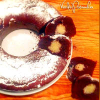 Ciambella al cioccolato dal cuore al cocco