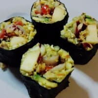 Sushi de alimentos crudos