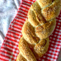 Treccia di pan brioche salata