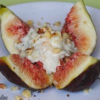 Flowers of figs with gorgonzola