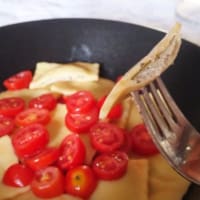 Vegetarian ravioli with ricotta cheese and olives with tomatoes without glut step 15