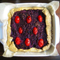 Torta salada amarillo y morado