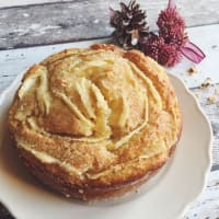 Apple pie with coconut yogurt and lactose-free