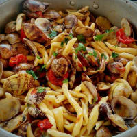 Frutti di mare con trofie fresche