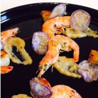 Prawns with wine and herbs with Jerusalem artichokes