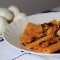 Paccheri con salsa de setas