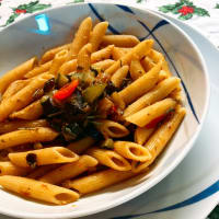 Penne tomate, la berenjena y el calabacín