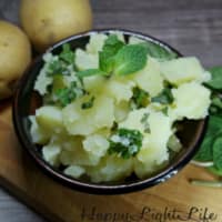 Boiled potatoes with mint