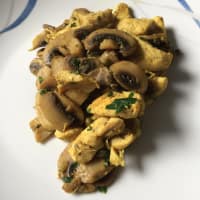 Pollo e funghi al curry