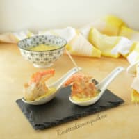 King prawns flavored with lemon and tropical salsa