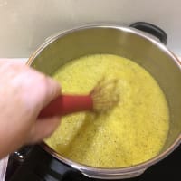 La polenta en una olla a presión paso 2