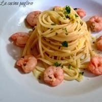 Pasta con limón y camarones