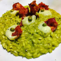 Risotto con guisantes y crujiente de bacon Taleggio