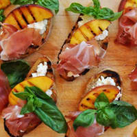 Bruschetta with grilled peaches