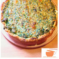 Quiche con achicoria y salchichas