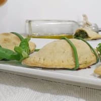 Panzerotti alla birra con spinaci e gorgonzola