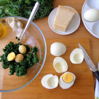 Eggs stuffed with kale step 3