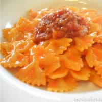 Farfalle con crema de pimiento