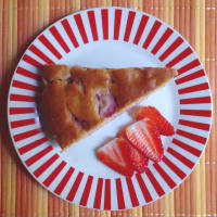 pastel de plátano y fresas vegetariana