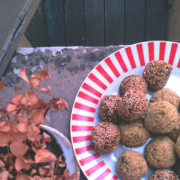 albóndigas azuki y calabacín con sésamo y maíz