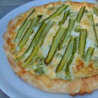 Salted cake with gluten-free pasta, taleggio and asparagus