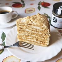 Pastel de capas CON yogur con miel y nata