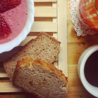 PLUM CAKE WITH LARGE SARACENE AND HONEY