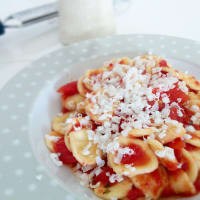 Orecchiette con pomodoro e cacioricotta