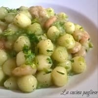 Gnocchi with shrimps and peas