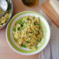 Carbonara butterflies with zucchini and peas step 4