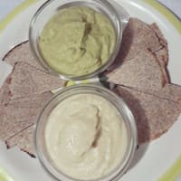 ceci hummus e nachos interi