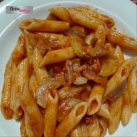 pasta con calabacín y berenjena con salsa de pesto