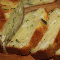 Plumcake salted zucchini and goat cheese