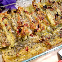 Fresh cannelloni with pesto with vegetables and Persian cherry tomatoes