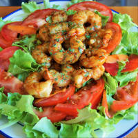 Ensalada con camarones acristalamiento