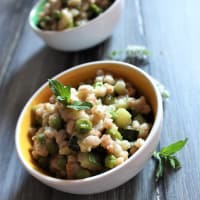 Ensalada fría espelta y el amaranto con menta dulce y hortalizas paso 5