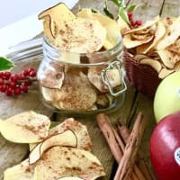 Cinnamon apple chips