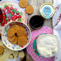 Pastel de queso con coco, bayas y polvo de oro paso 3