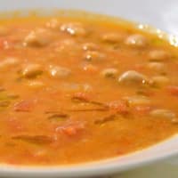 Sopa de garbanzos y tomates