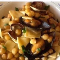 Tacconi and chickpeas with seafood