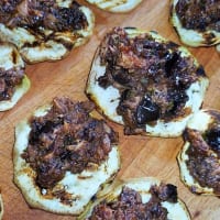 Aubergine appetizers with tuna and black olives step 6