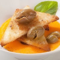 Gazpacho con olive schiacciate Nocellara Etnea