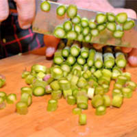 Ravioloni Lupino, Mozzarisella e Basilico con asparagi e limone step 1