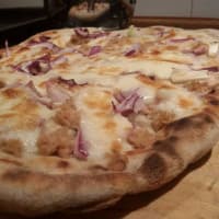 Tuna pizza and tropea onion