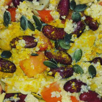 Milk salad, red beans, artichokes and curry tomatoes