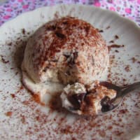 Stracciatella semifreddo without eggs and without ice cream maker