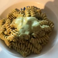 Whole pasta with light zucchini pesto