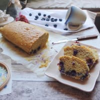 Coconut and blueberry plumcakes without lactose