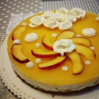 Pastel de queso con la nectarina