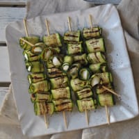 Zucchini skewers, mozzarella and anchovies